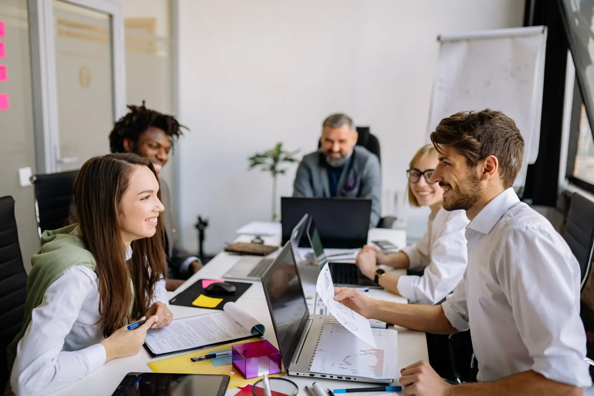 Team in riunione di lavoro